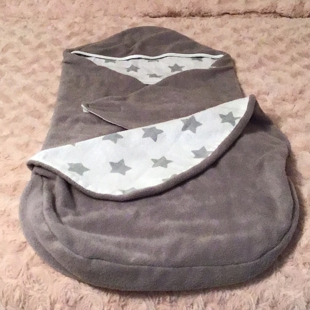 Swaddyl Grey and White Car Seat Blanket